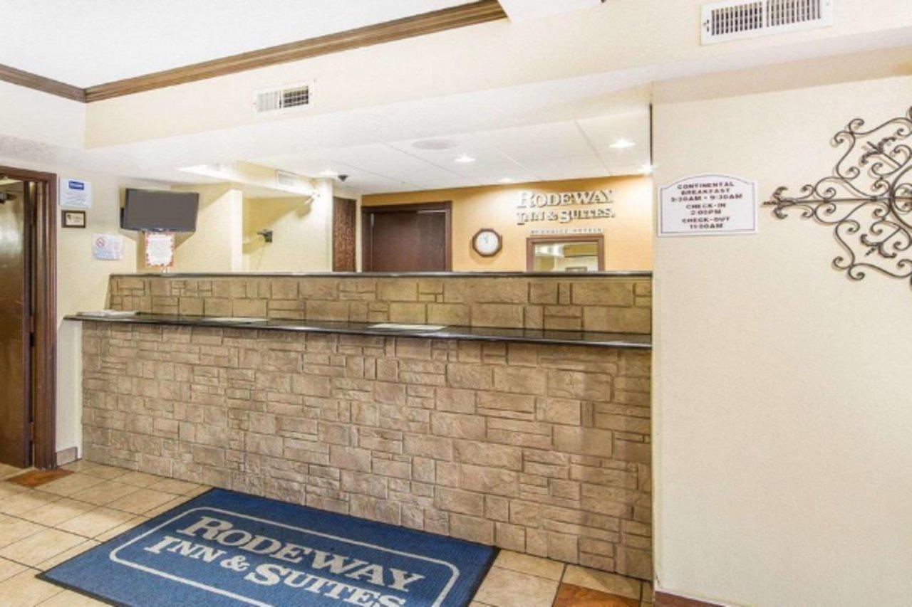 Rodeway Inn & Suites Madison East Bagian luar foto