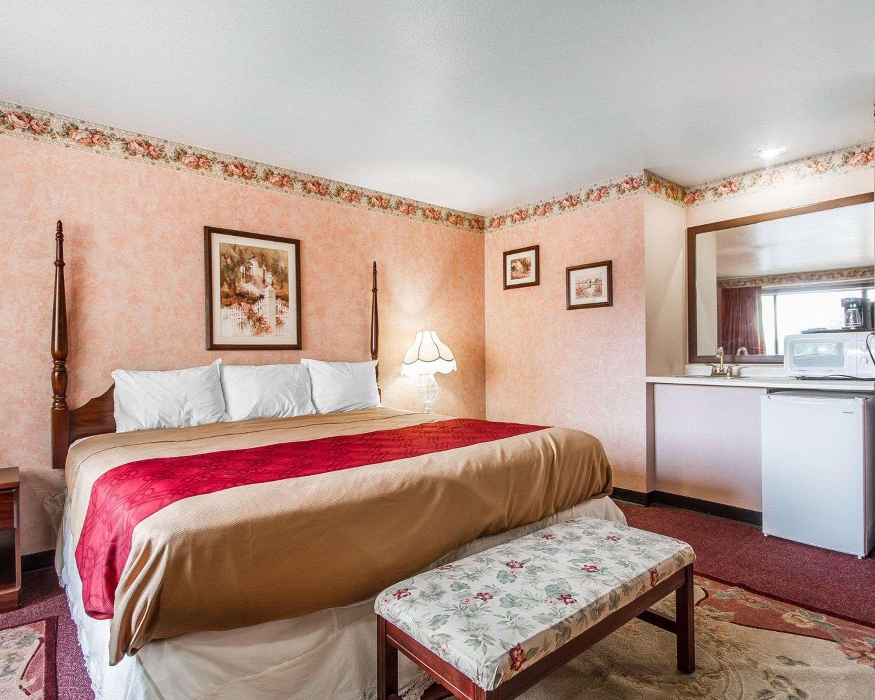 Rodeway Inn & Suites Madison East Bagian luar foto
