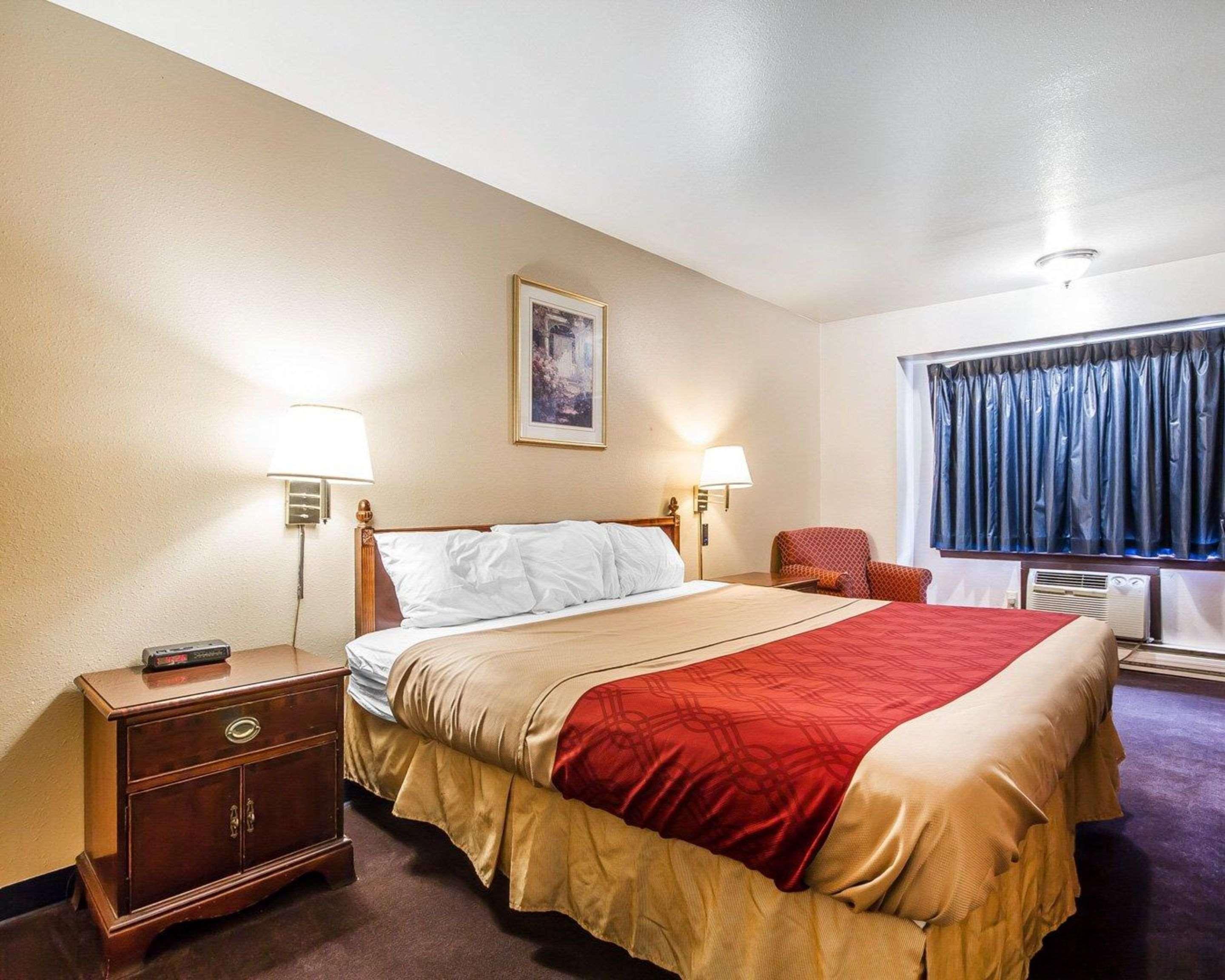 Rodeway Inn & Suites Madison East Bagian luar foto