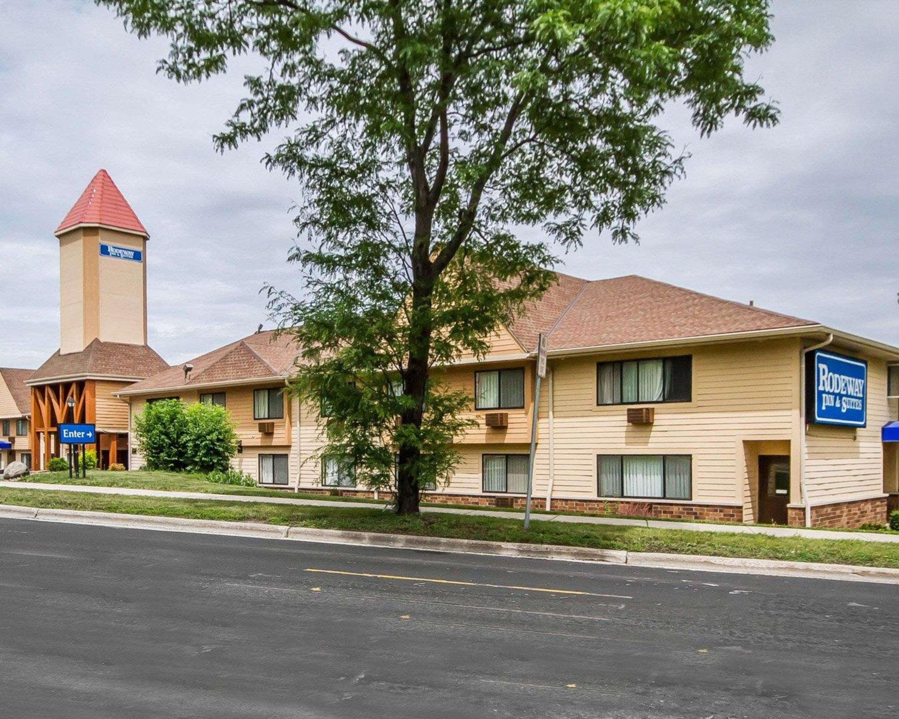 Rodeway Inn & Suites Madison East Bagian luar foto