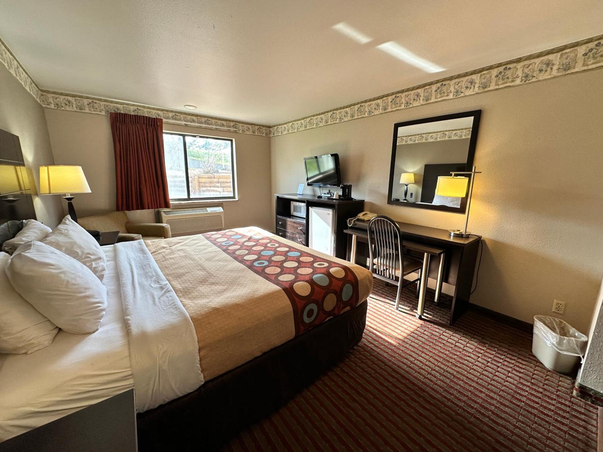 Rodeway Inn & Suites Madison East Bagian luar foto