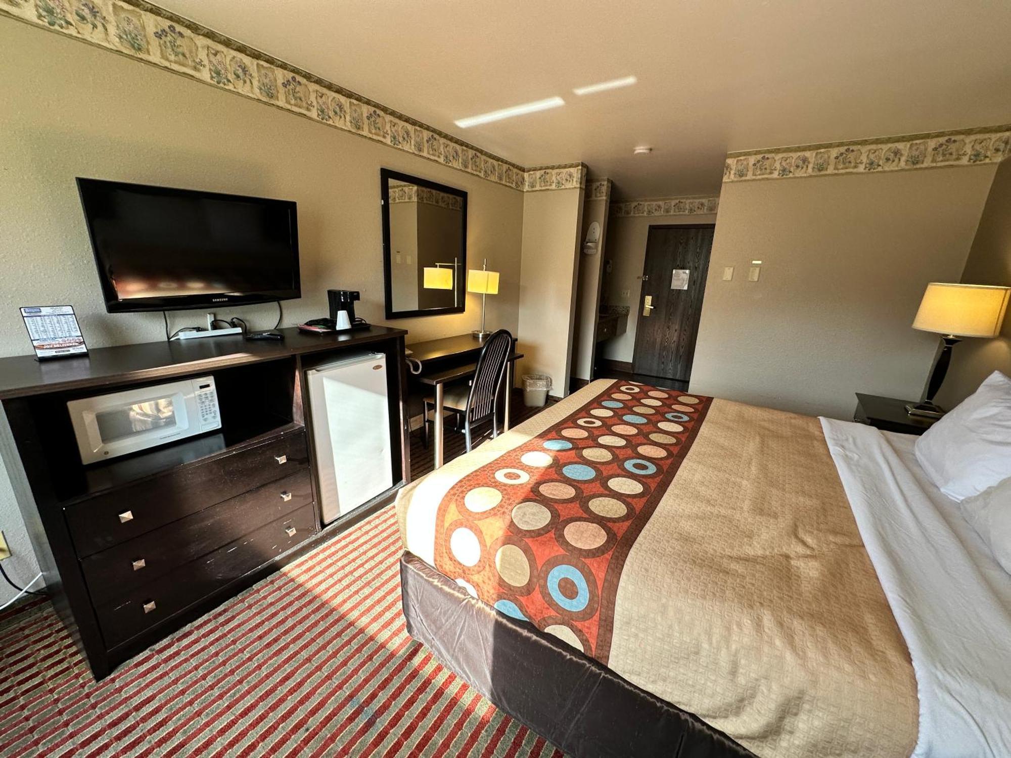 Rodeway Inn & Suites Madison East Bagian luar foto