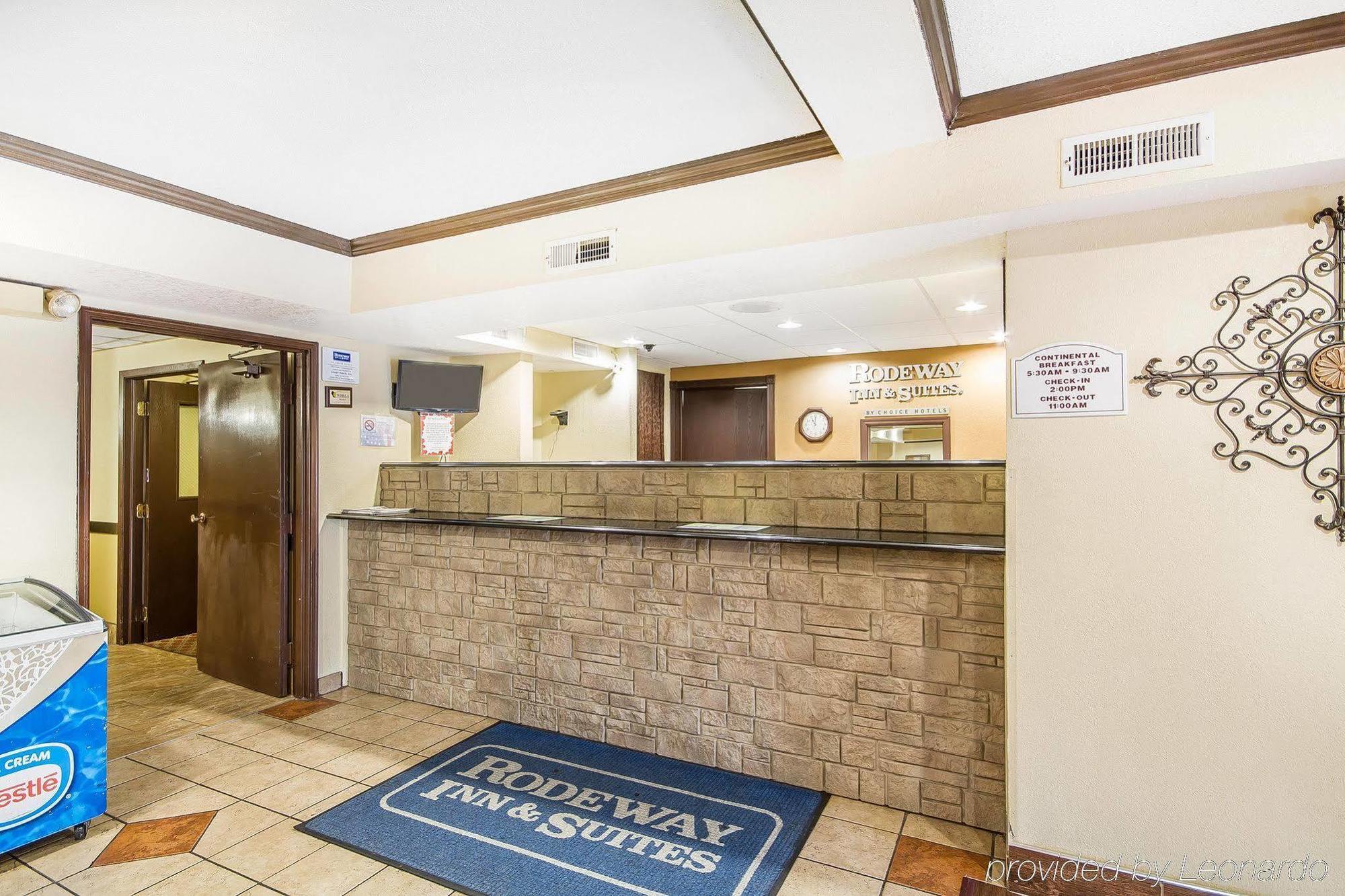 Rodeway Inn & Suites Madison East Bagian luar foto