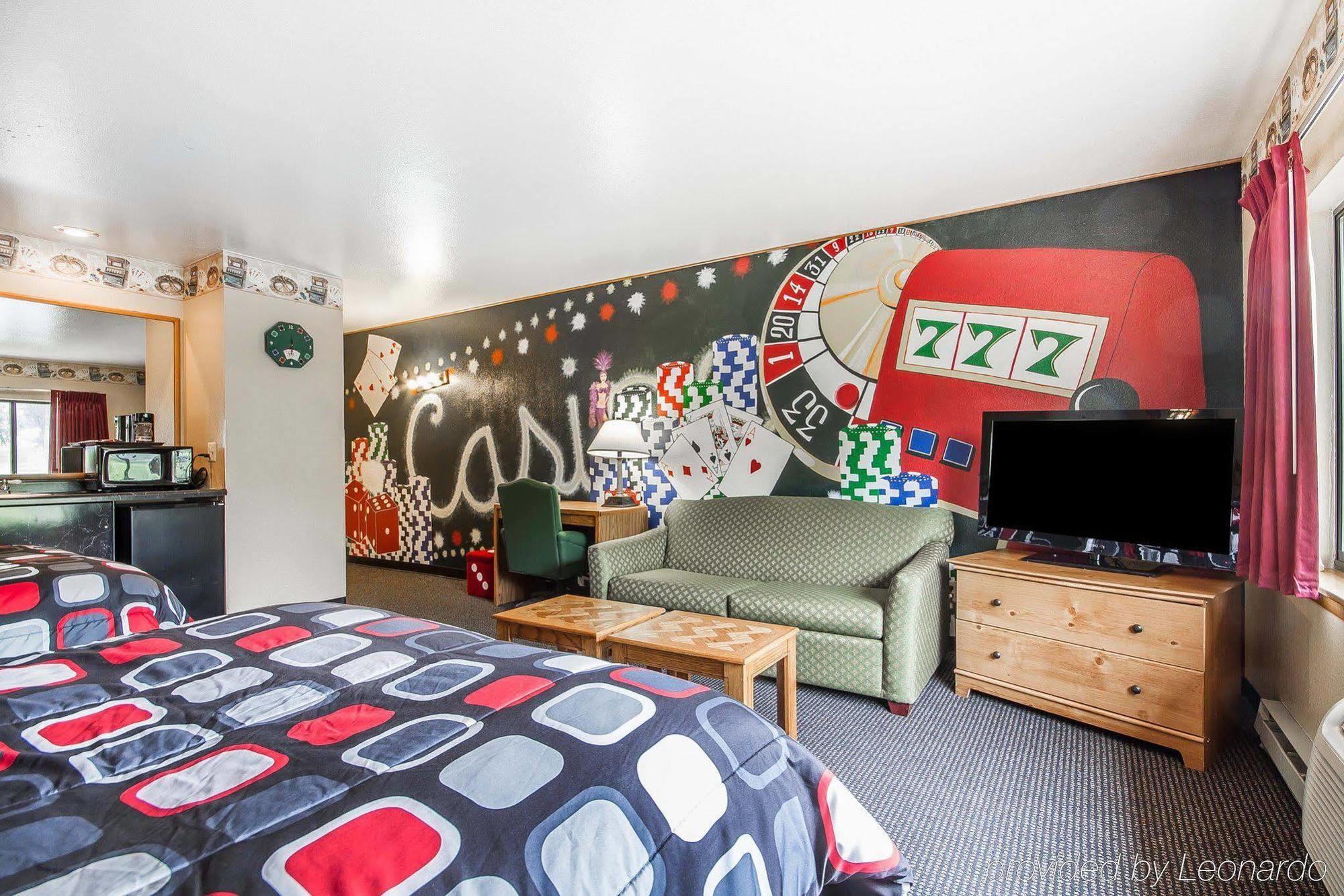 Rodeway Inn & Suites Madison East Bagian luar foto