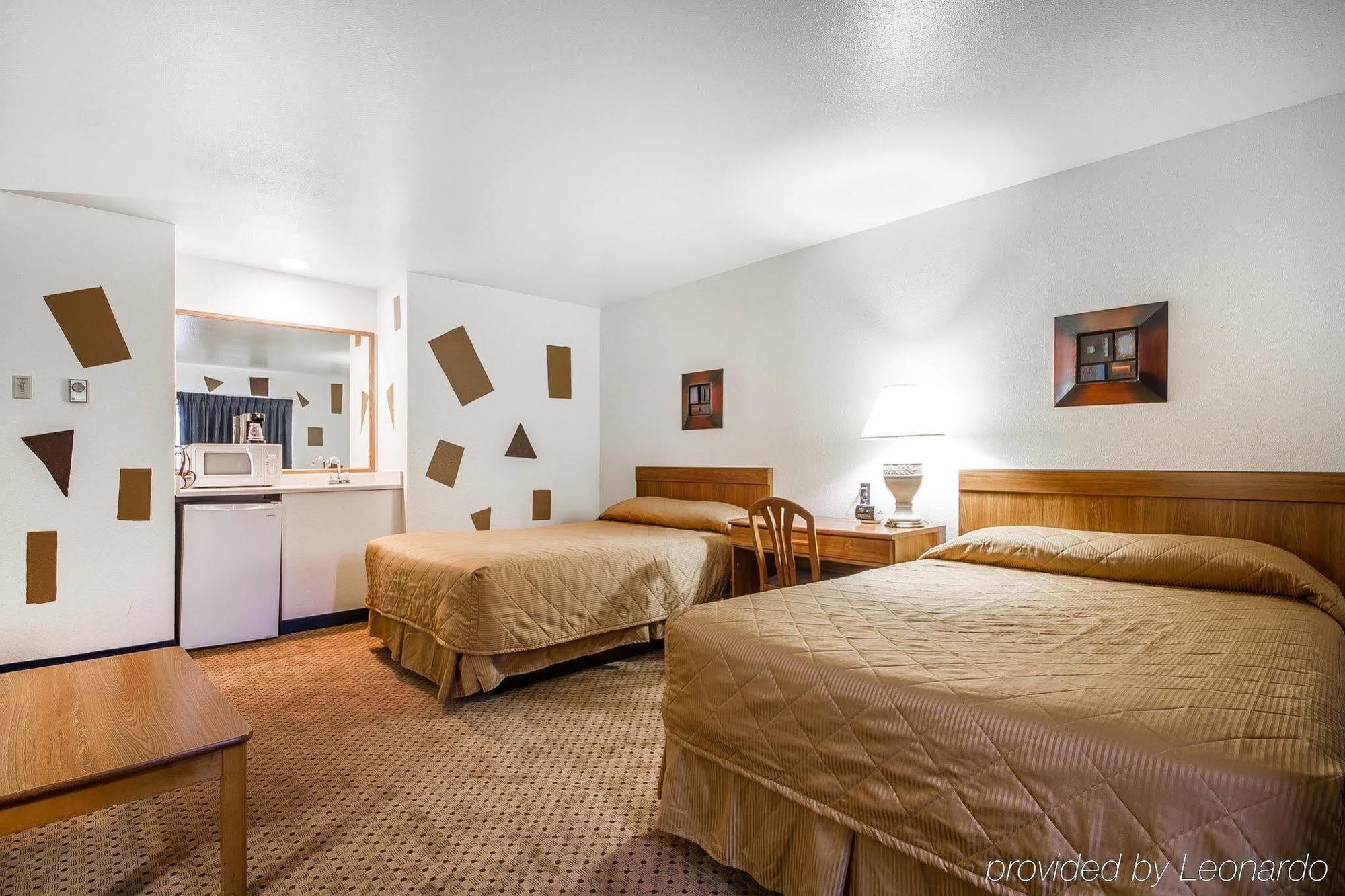 Rodeway Inn & Suites Madison East Bagian luar foto
