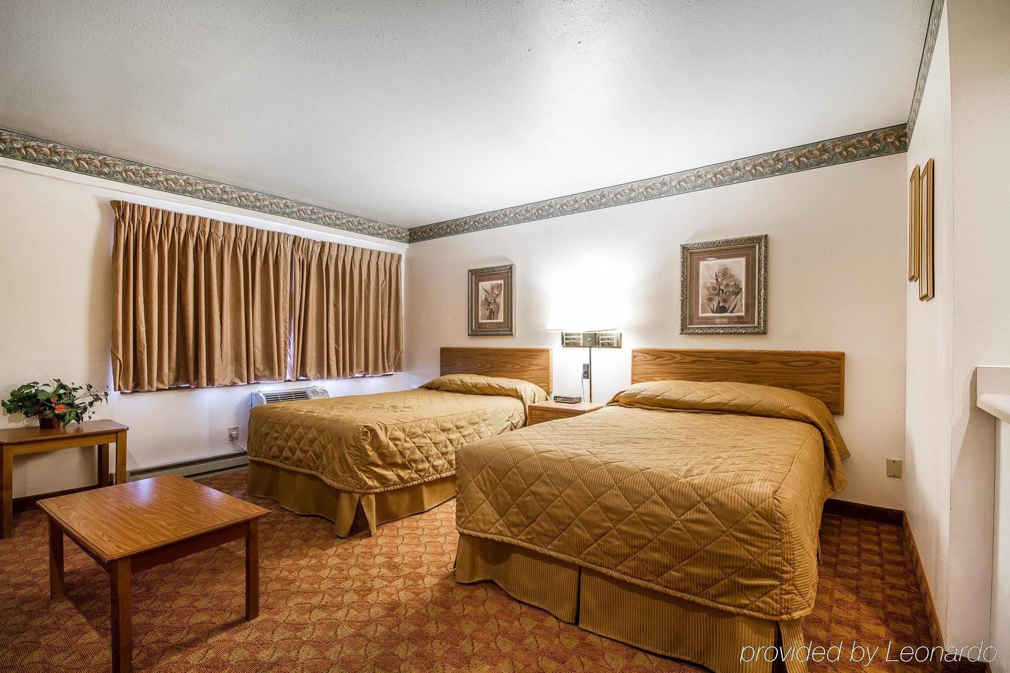 Rodeway Inn & Suites Madison East Bagian luar foto